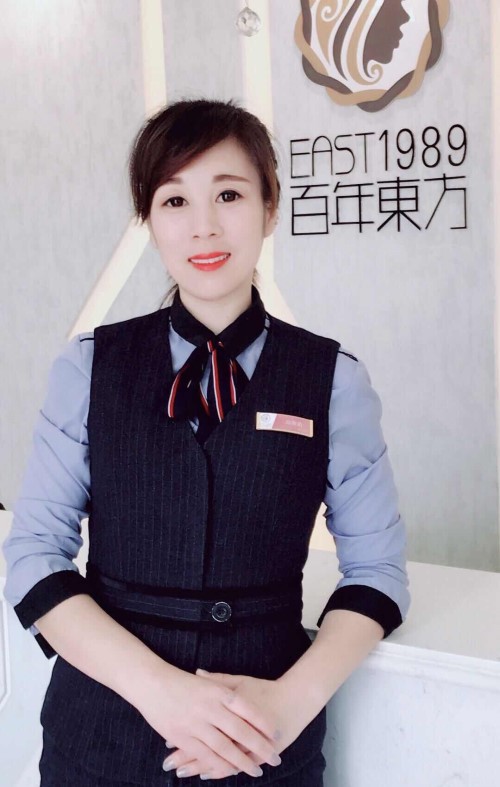  青花美甲怎么做？保定東方技工學(xué)校教你巧做美甲！