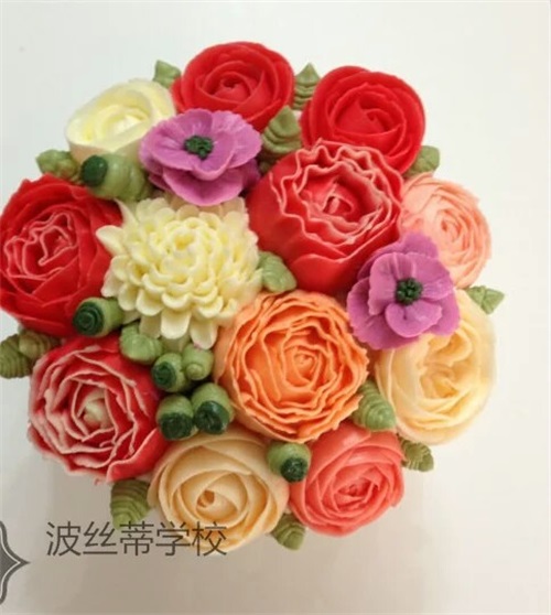 煙臺(tái)波斯蒂糕點(diǎn)培訓(xùn)學(xué)校韓式裱花班開班啦！趕快來圍觀！
