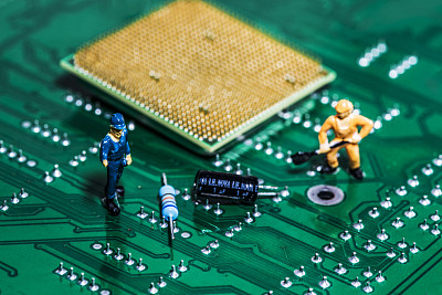 青島電子技術應用專業(yè)學校畢業(yè)后還能去海信工作嗎？