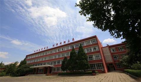 中國洛陽一拖技師學(xué)院正規(guī)嗎？采用什么教學(xué)模式？