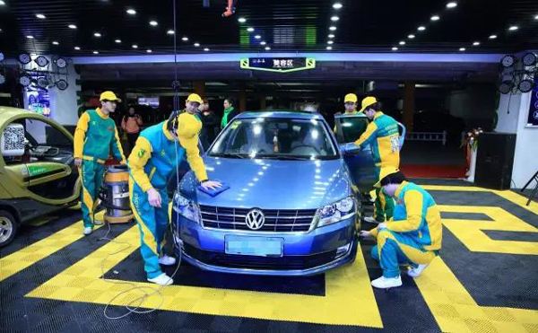 想學(xué)汽車運(yùn)用與維修專業(yè)？就選邢臺(tái)汽修服裝學(xué)校！